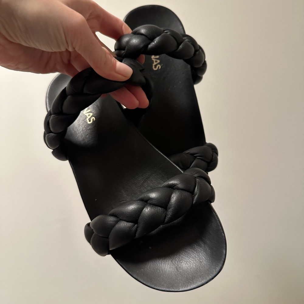 Kaanas braided slides